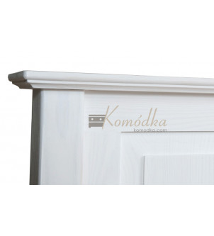 Białe stylowe łóżko drewniane